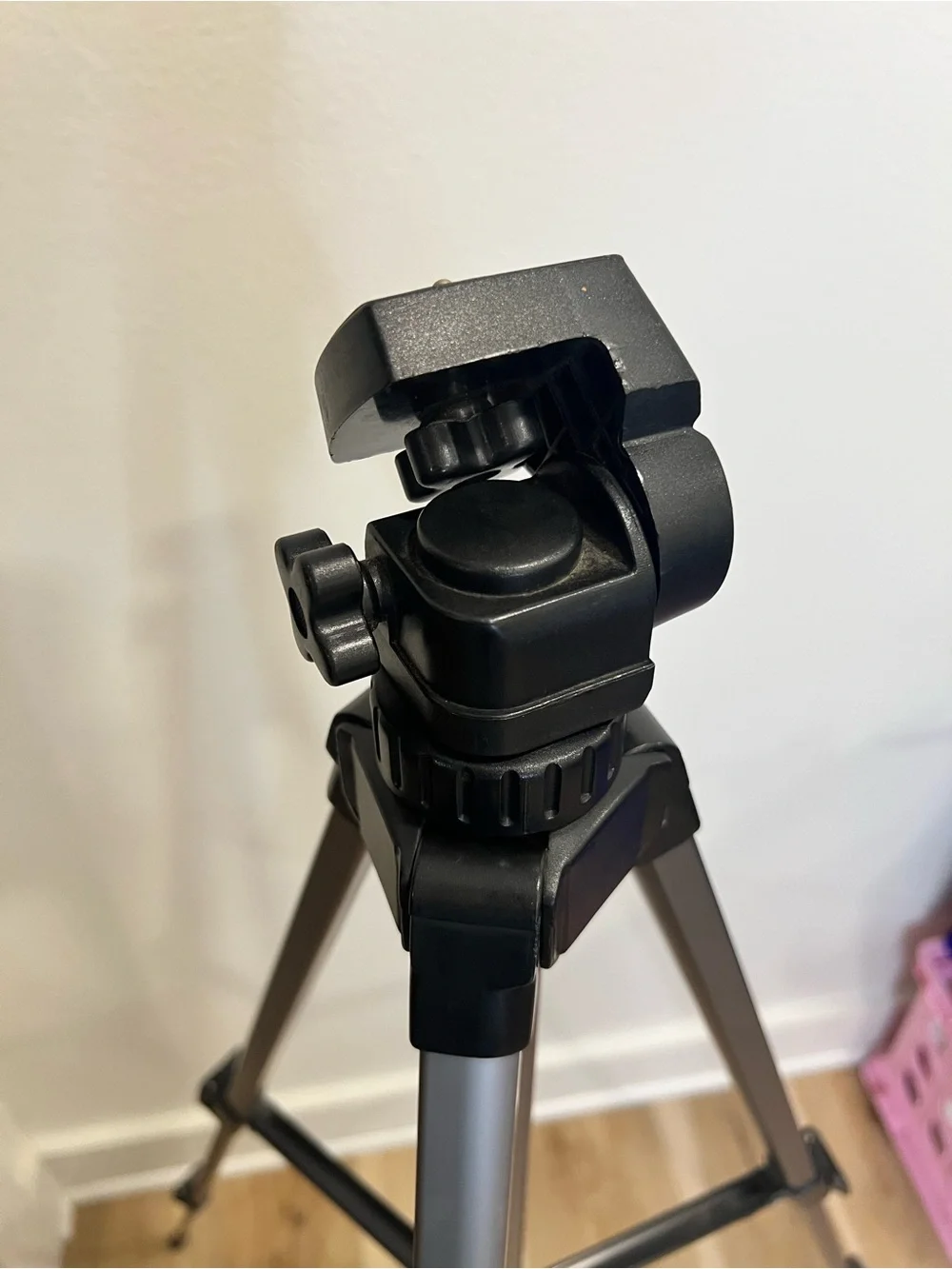 Quantaray Camera Tripod with tilt adjustable height up to 46” height